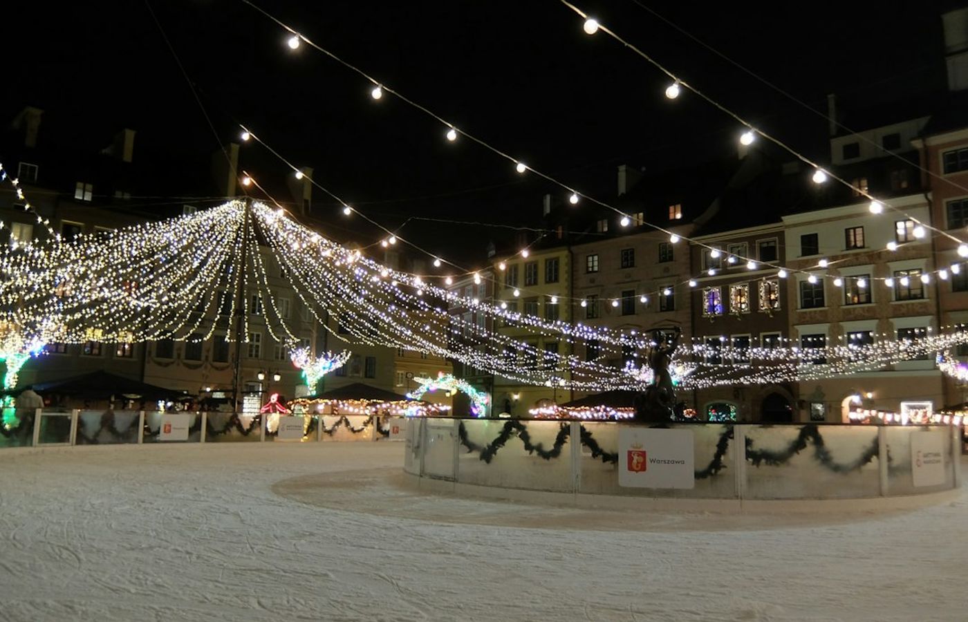 Old Town Market Square Ice Rink - Skating Around the Mermaid