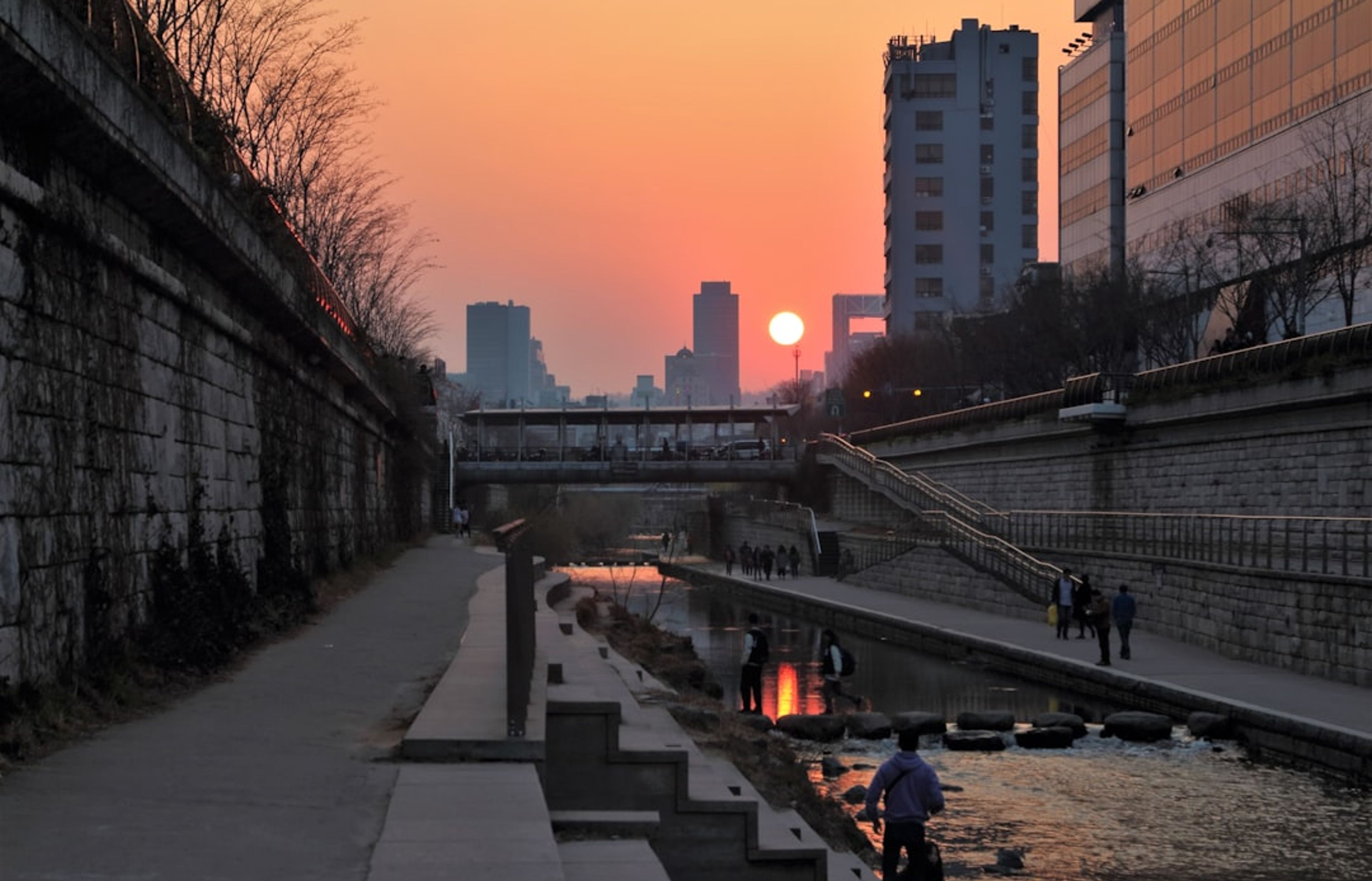 Cheonggyecheon Stream - The Urban Stream Walk
