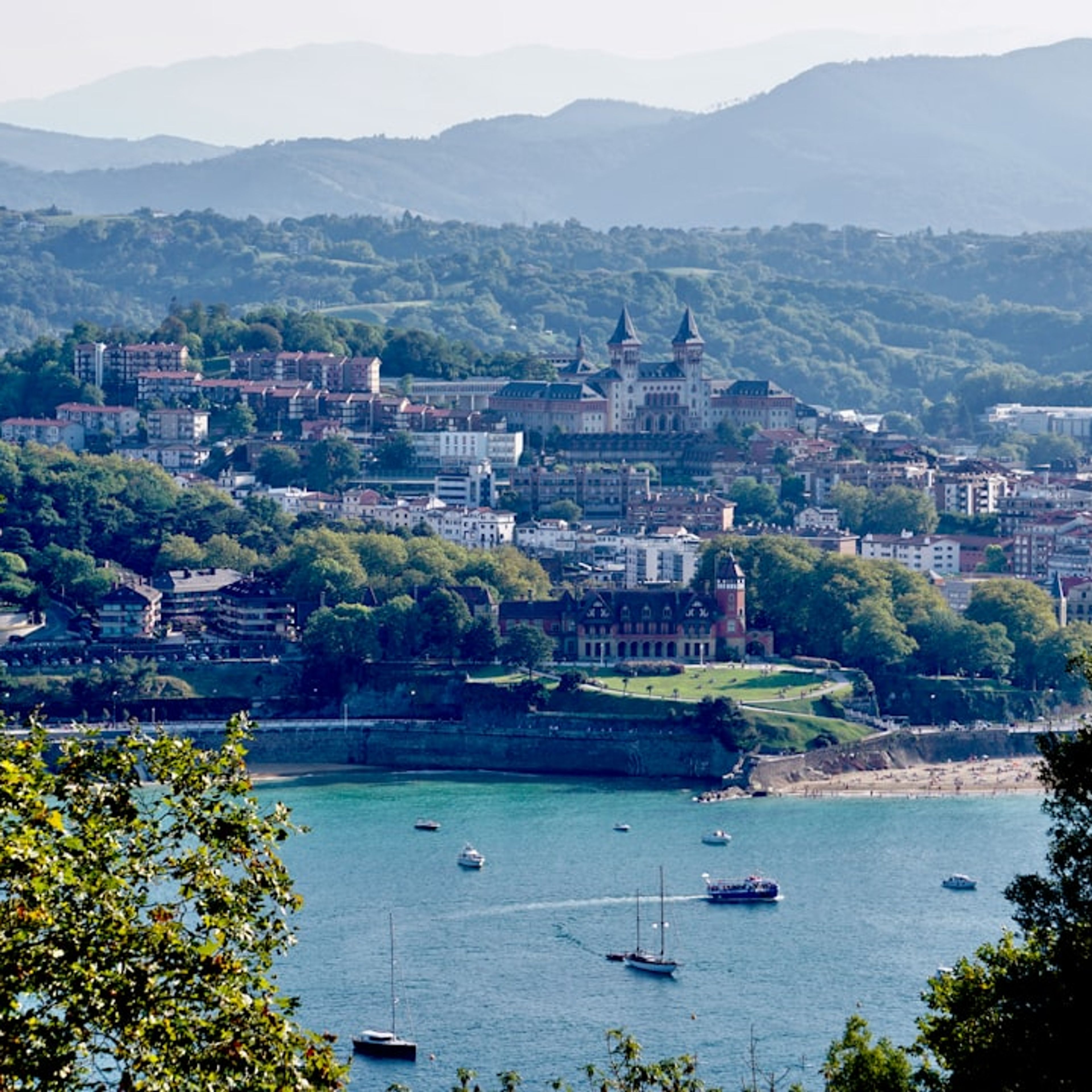 12 Top Places to Visit in San Sebastián