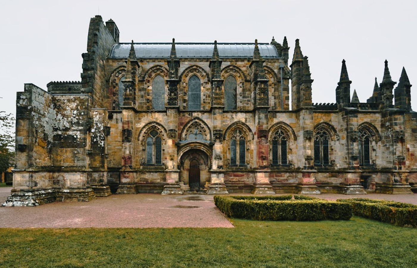 Rosslyn Chapel - Get Out of Town Before the Old Town Fills Up