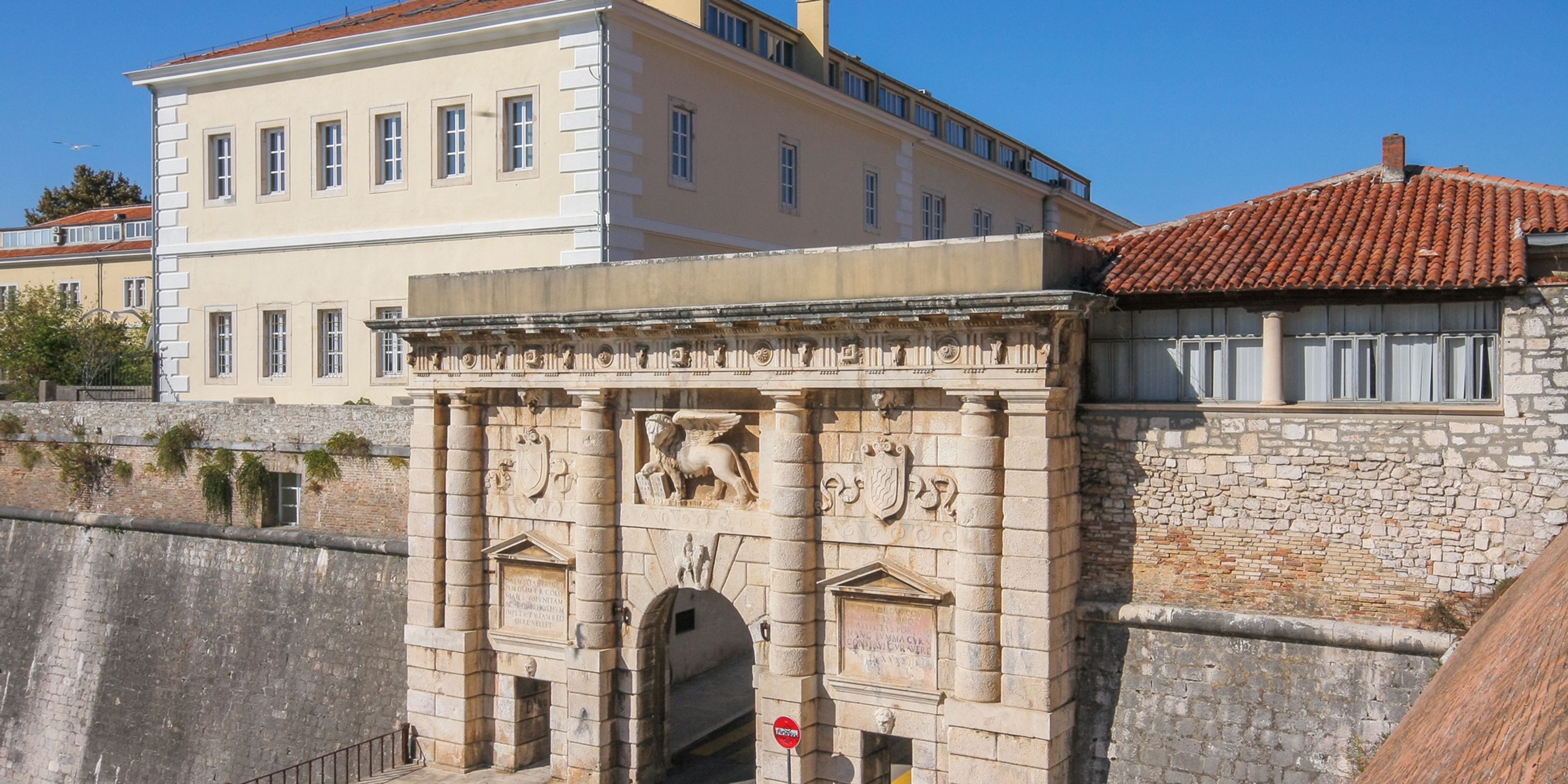 Hotels near Land Gate