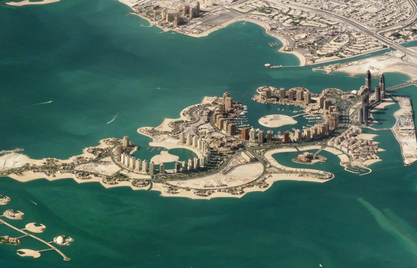 The Pearl-Qatar - Marinas and Promenades on Reclaimed Land