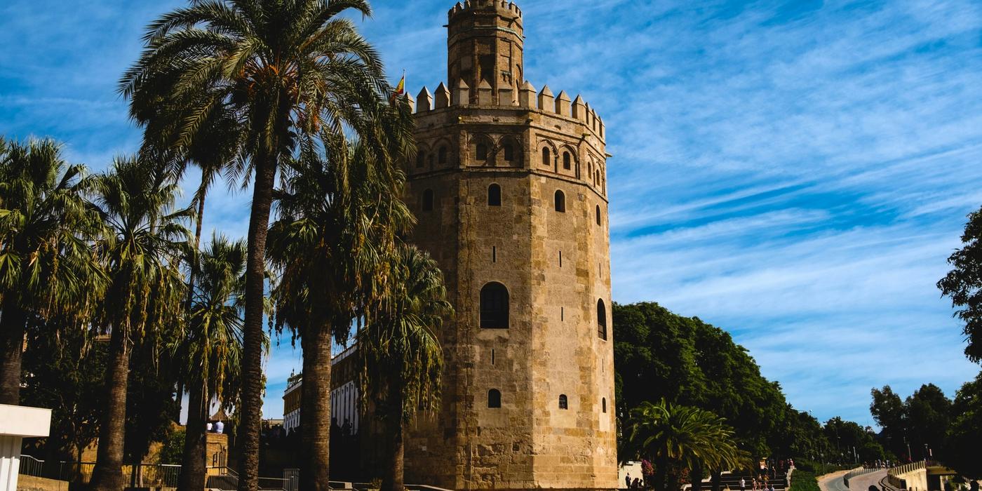Hotels near Torre del Oro
