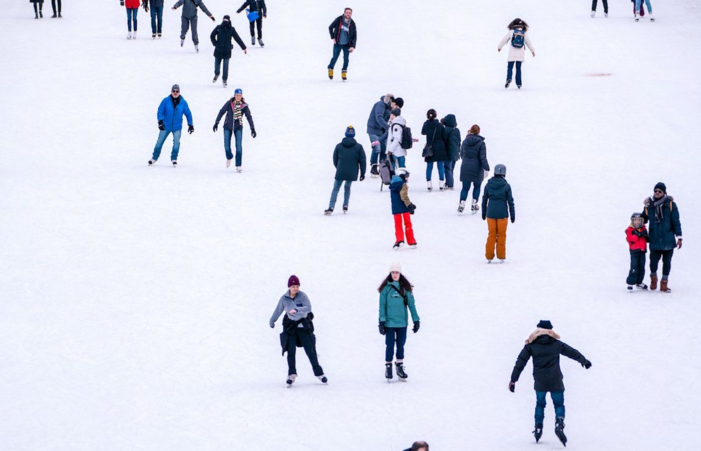 Edinburgh's Christmas Ice Rink on George Street - Skating in the New Town