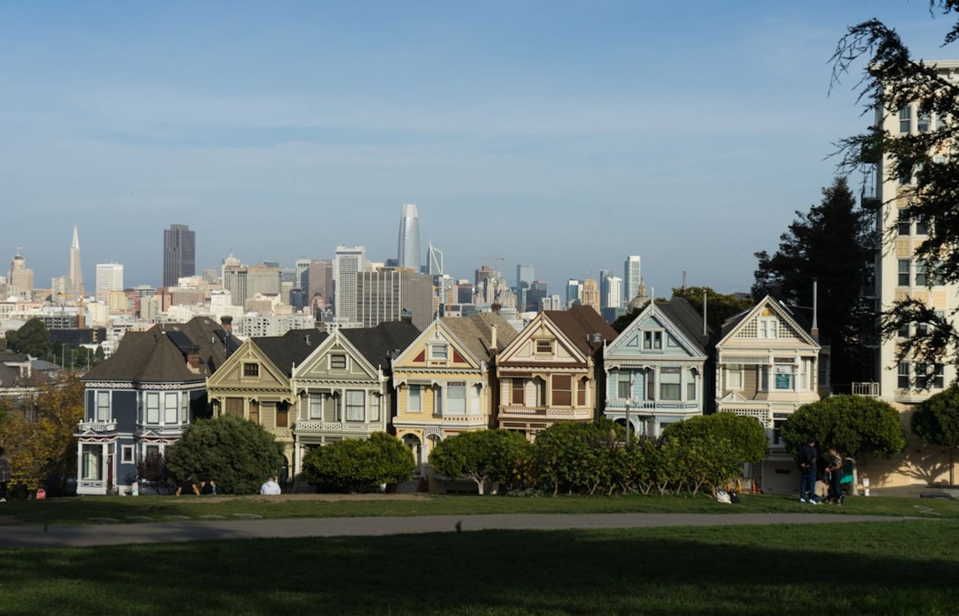 The Painted Ladies and Alamo Square - Victorian Houses and a Skyline View