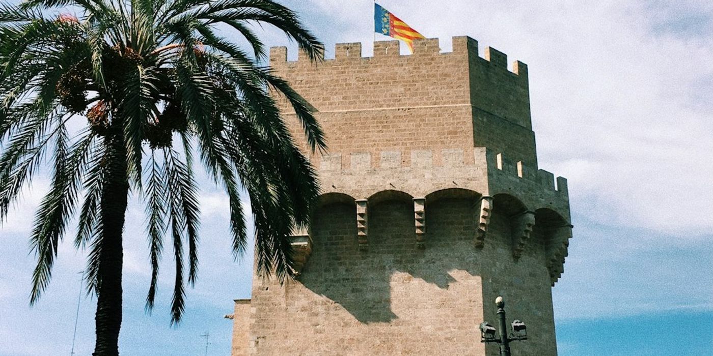 Hotels near Torres de Serranos