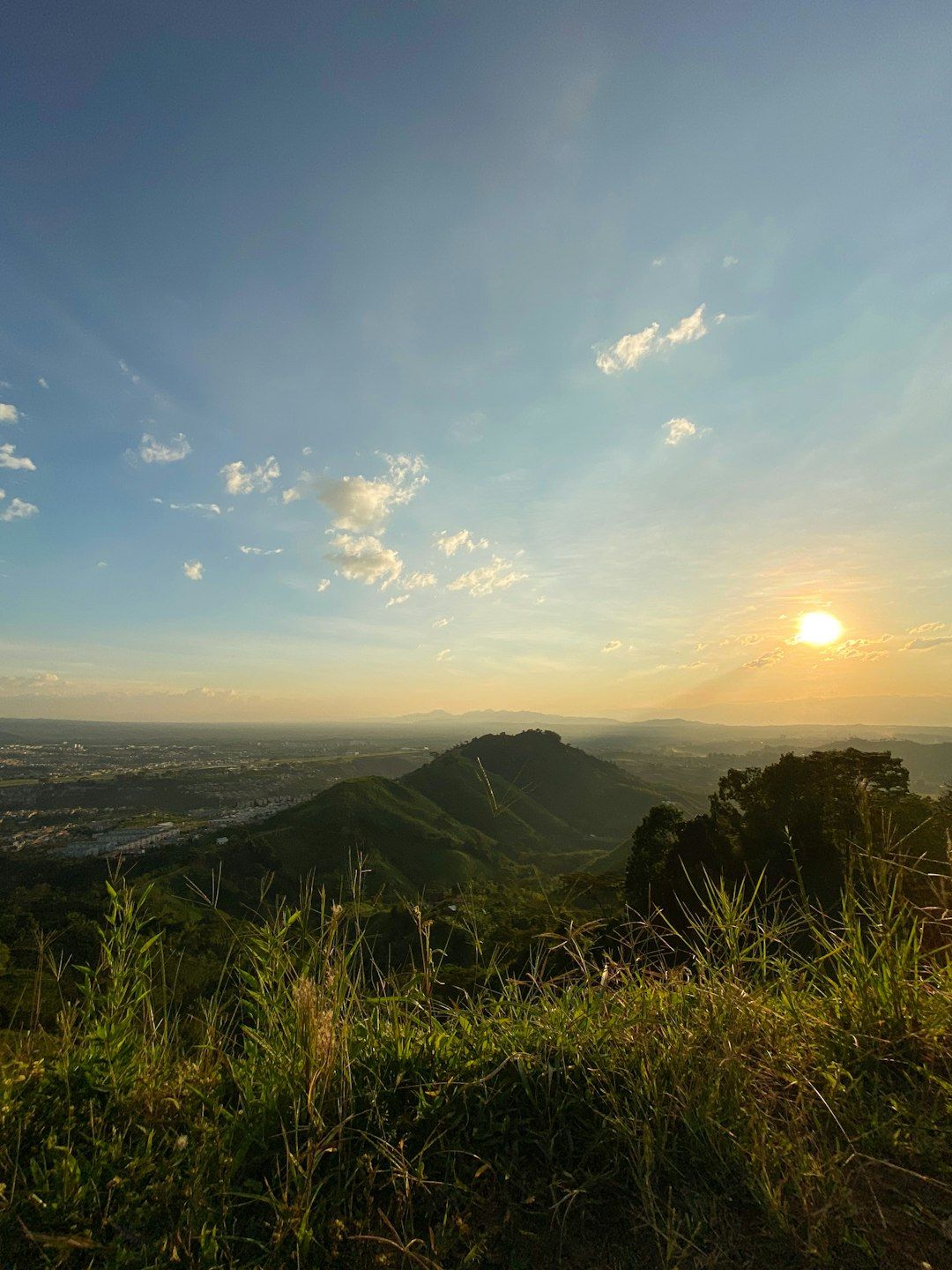 Wat Phra That Doi Kham Trail - The Short City Hike You Can Do Any Morning