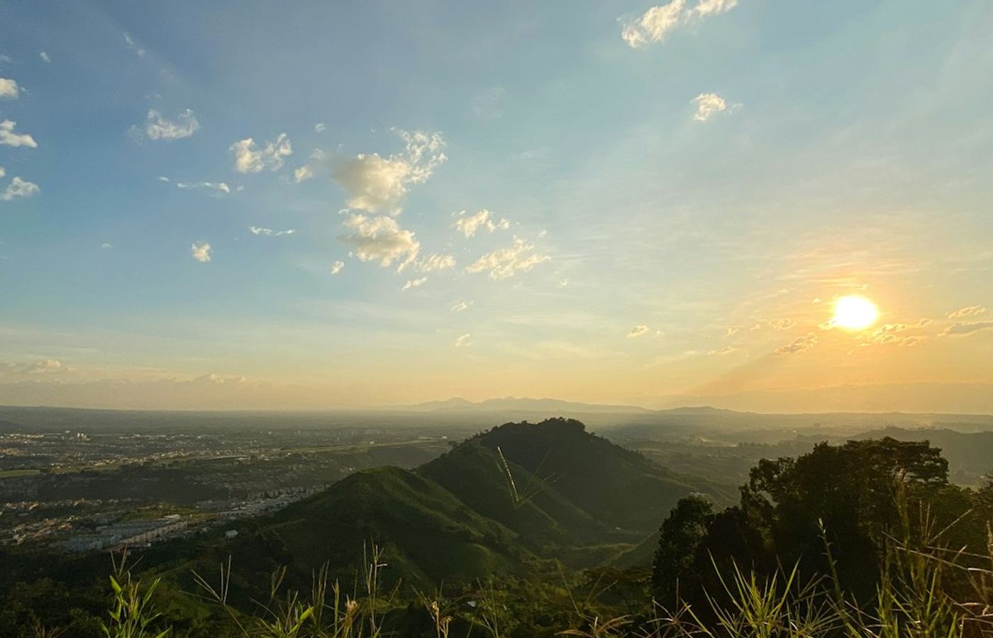 Wat Phra That Doi Kham Trail - The Short City Hike You Can Do Any Morning
