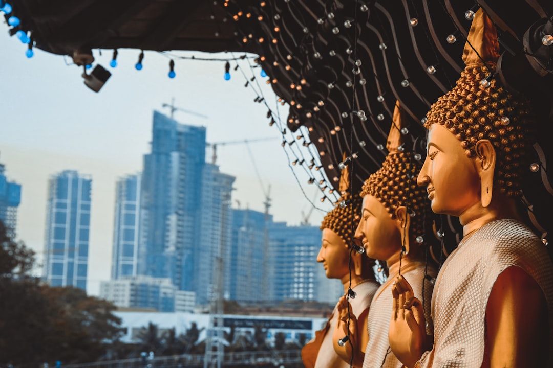 Gangaramaya Temple - A Working Buddhist Temple and Museum on Beira Lake