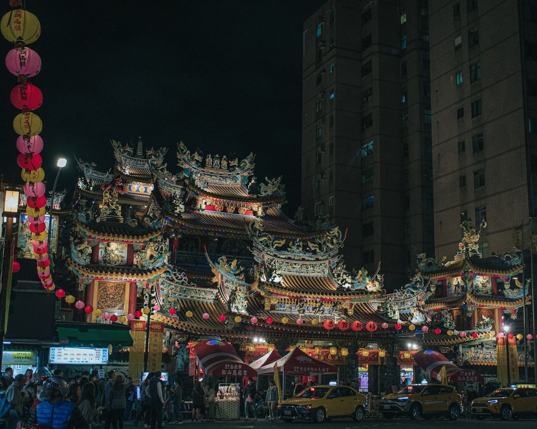 Raohe Street Night Market - Pepper Buns and a Straight Line