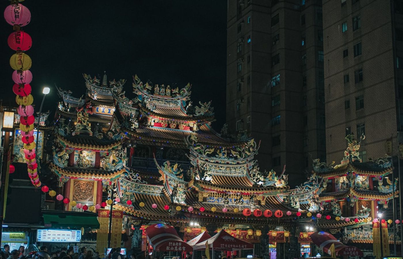Raohe Street Night Market - Pepper Buns and a Straight Line