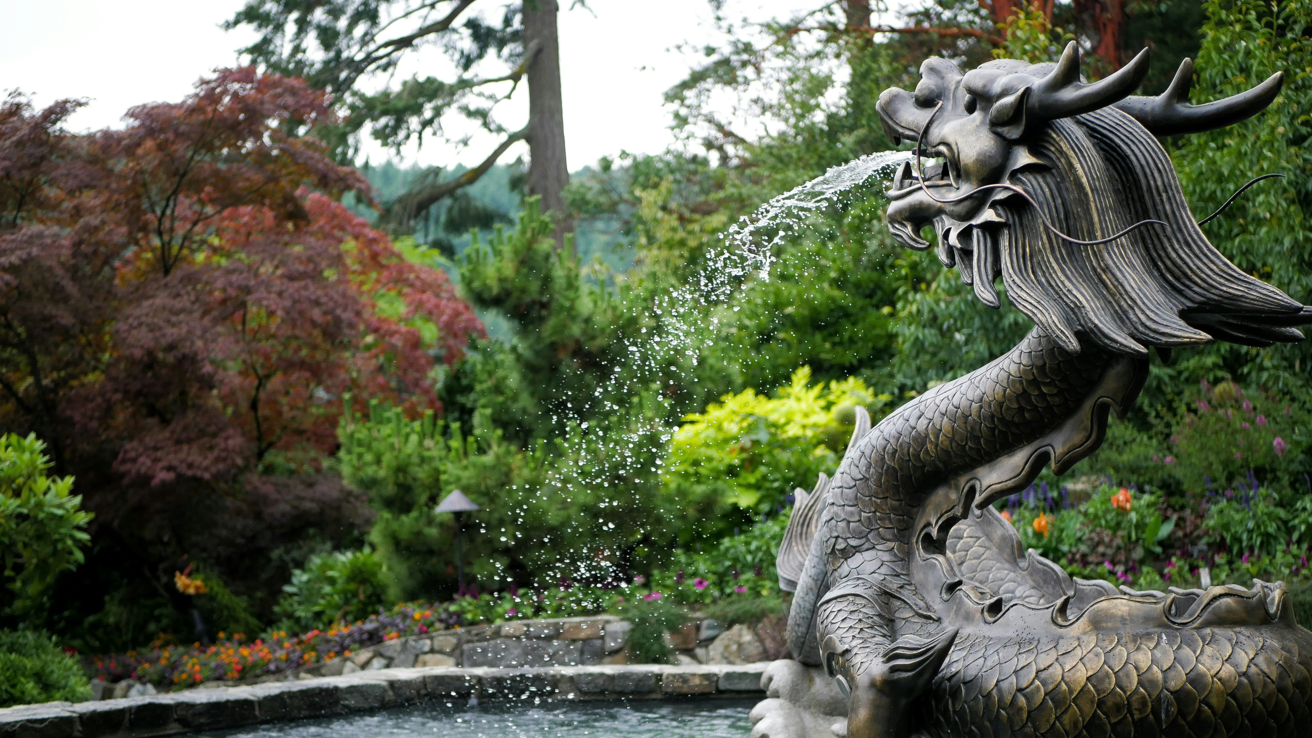 Cantonese Assembly Hall - Porcelain Dragons and Peaceful Gardens