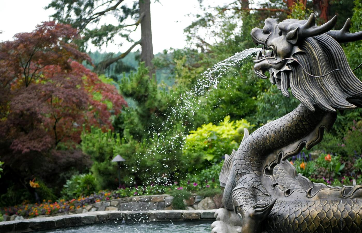 Cantonese Assembly Hall - Porcelain Dragons and Peaceful Gardens