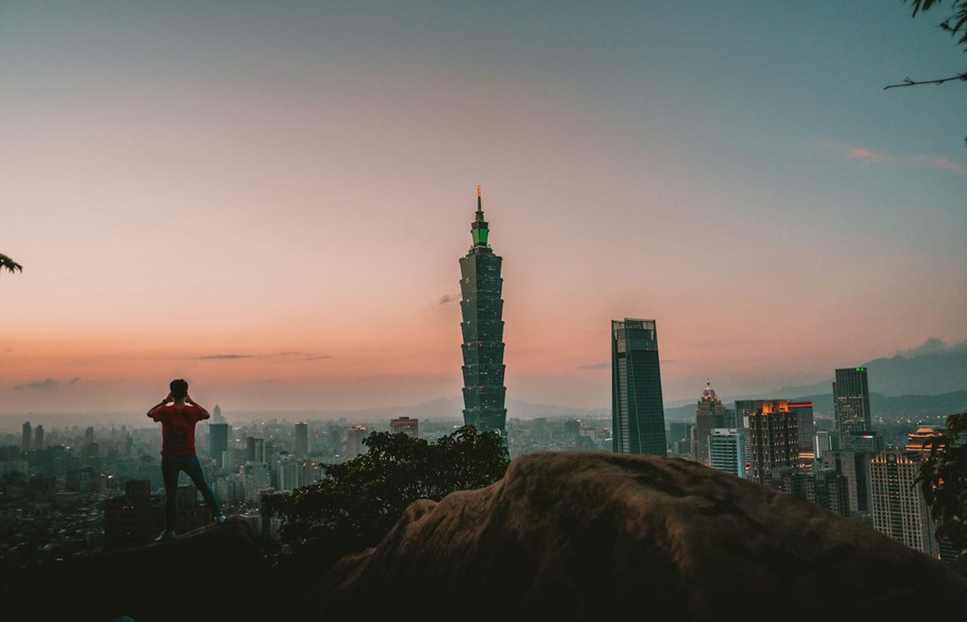 Elephant Mountain (Xiangshan) - The Classic Taipei 101 Sunset Climb