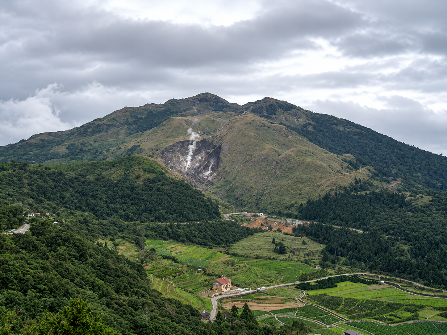 Qixingshan (Seven Star Mountain) - Taipei's Highest Peak in Silvergrass Season