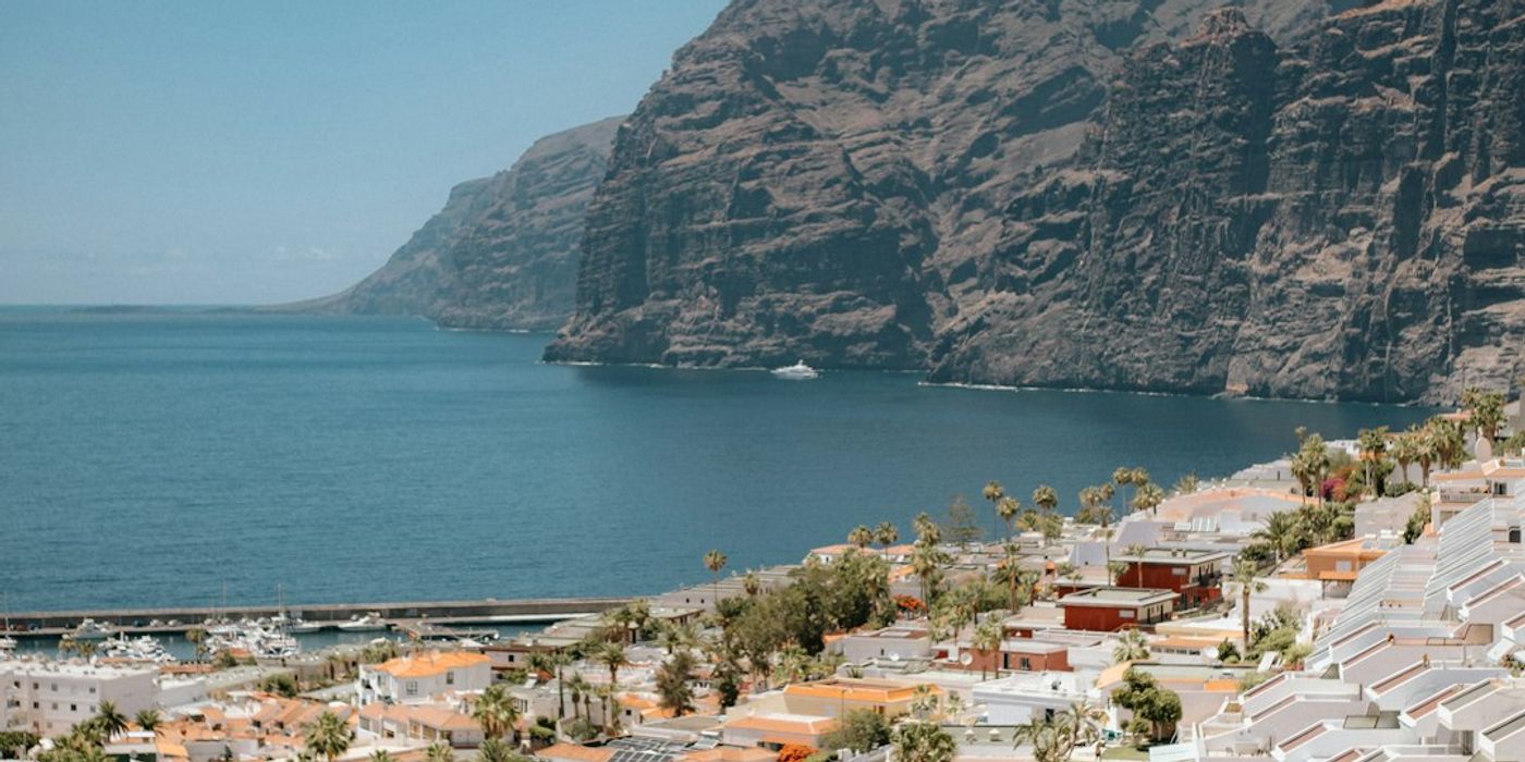 Hotels near Los Gigantes Cliffs