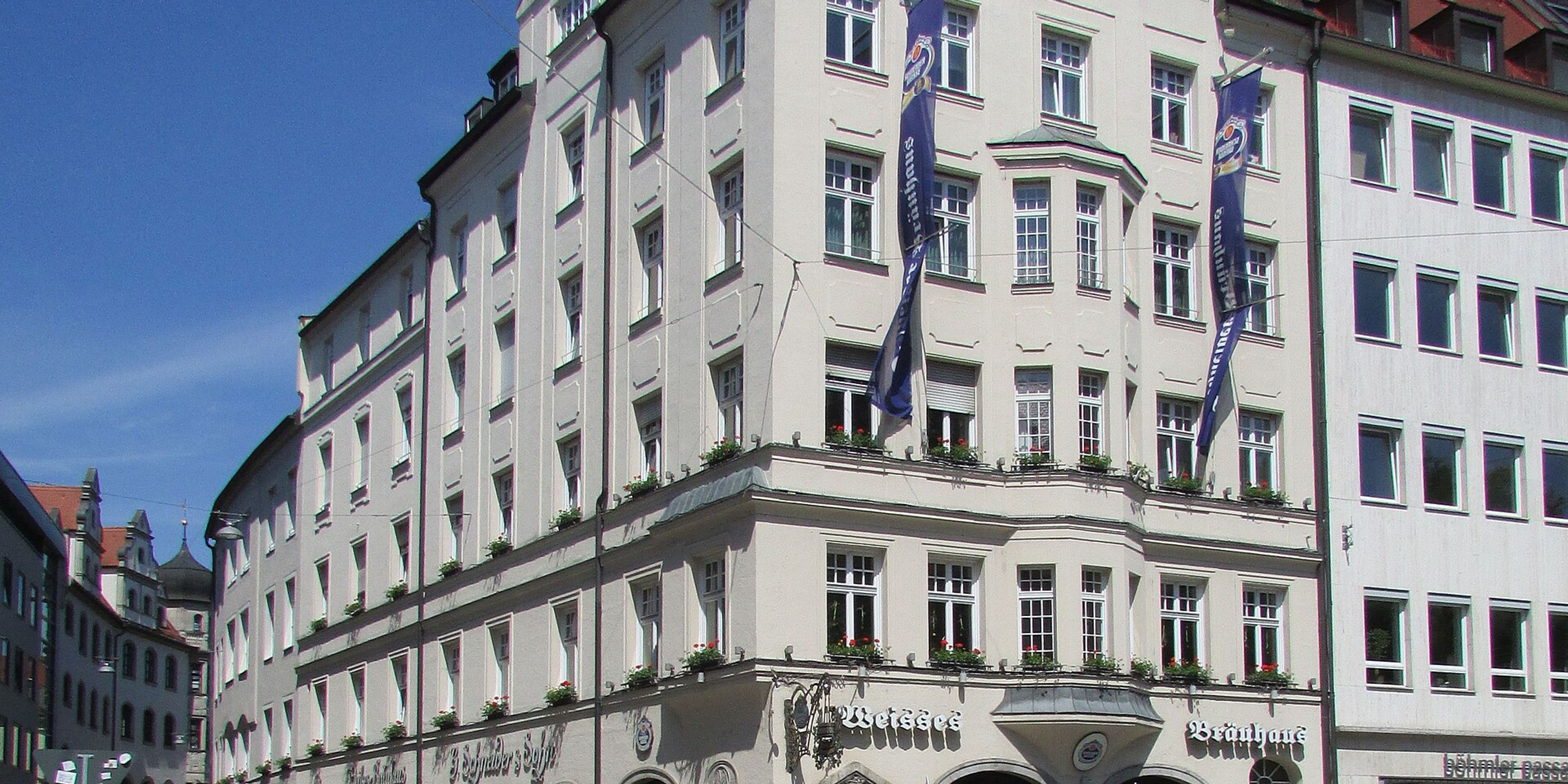 Hotels near Weisses Brauhaus im Tal