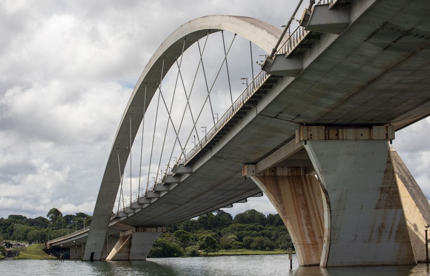 Dom Luís I Bridge - The Cast-Iron Icon Linking Porto and Gaia