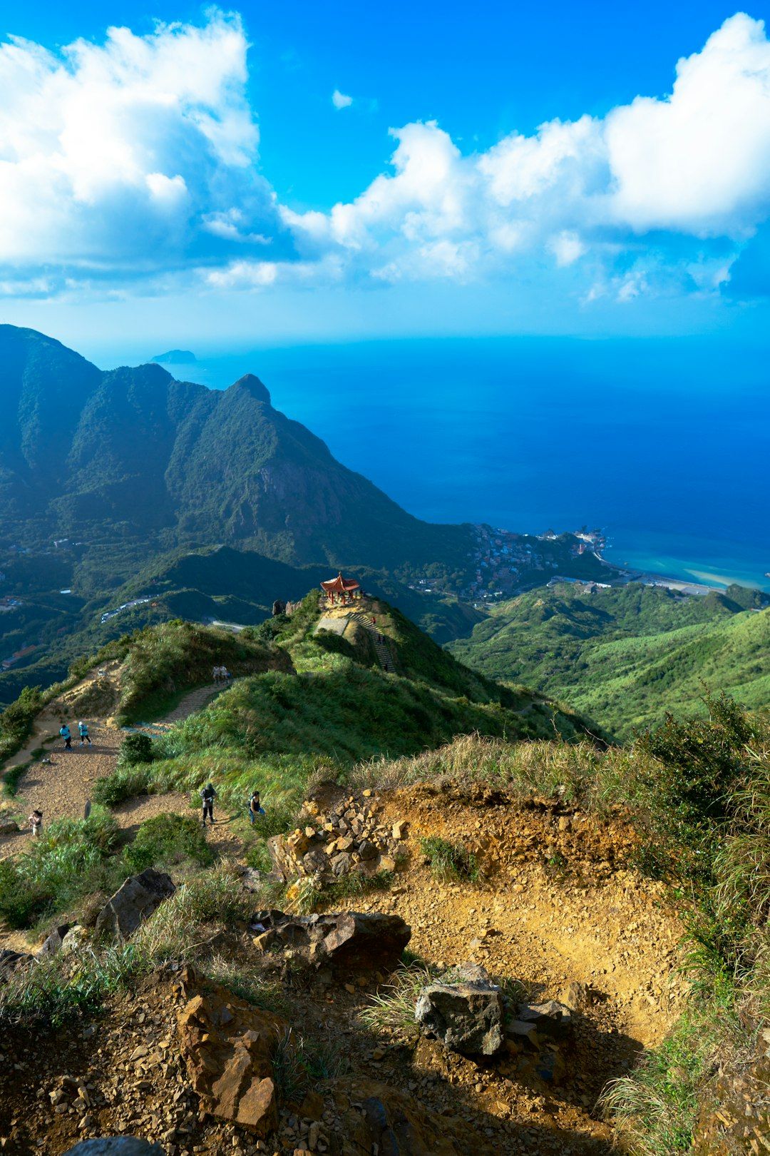 Teapot Mountain - Rope Scrambles Above the Yin Yang Sea