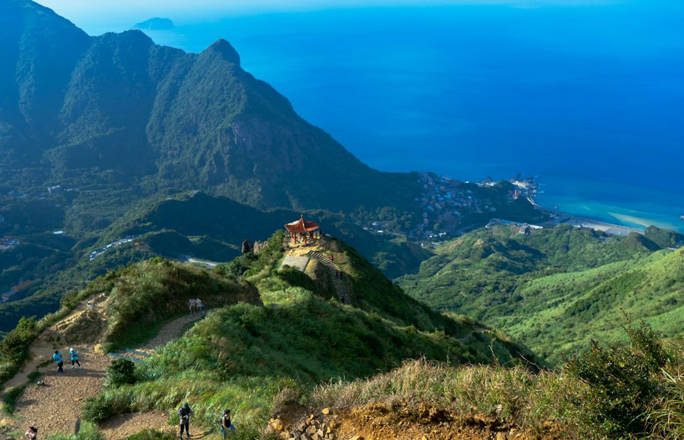 Teapot Mountain - Rope Scrambles Above the Yin Yang Sea