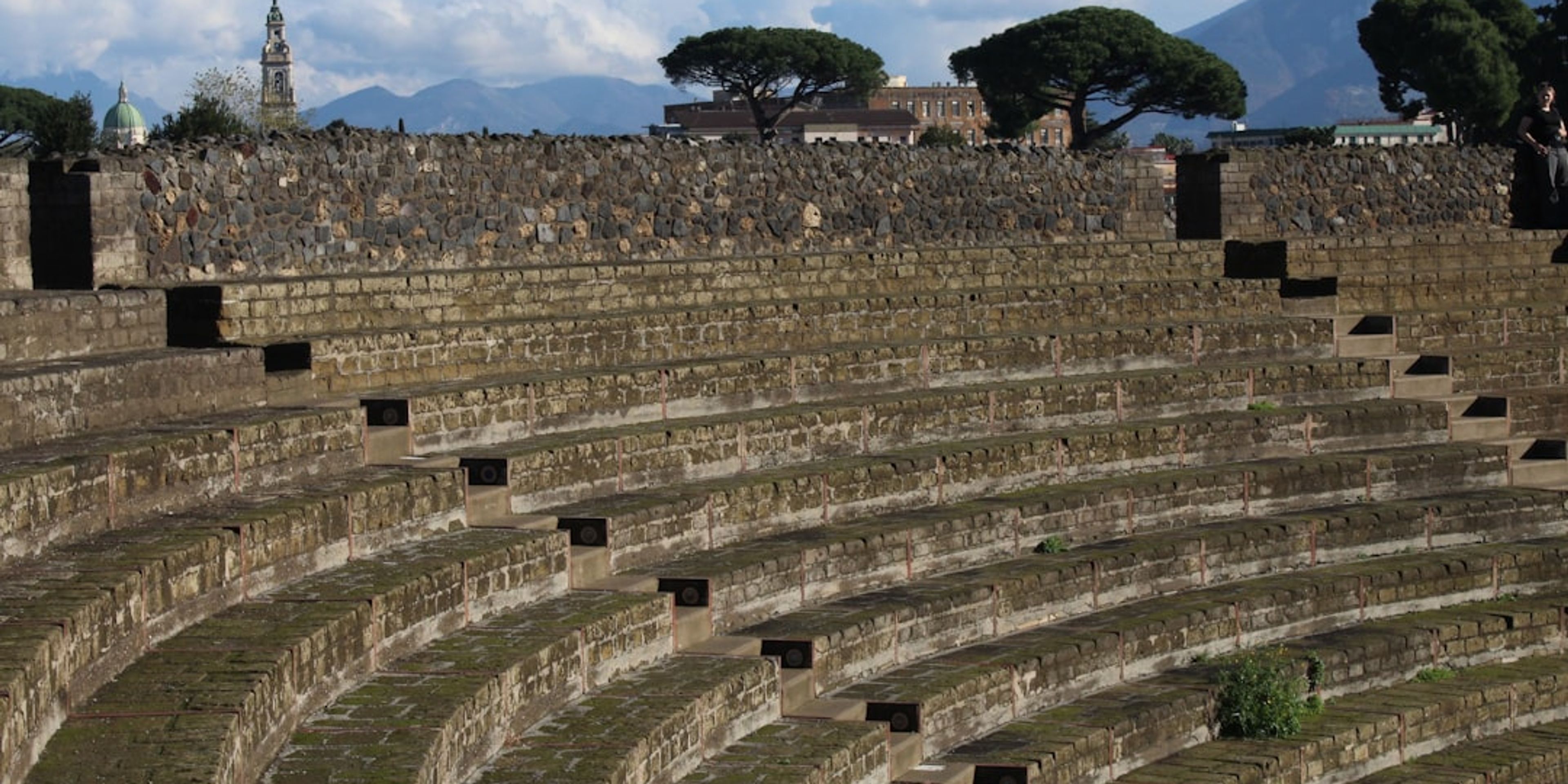 Hotels near Roman Amphitheatre