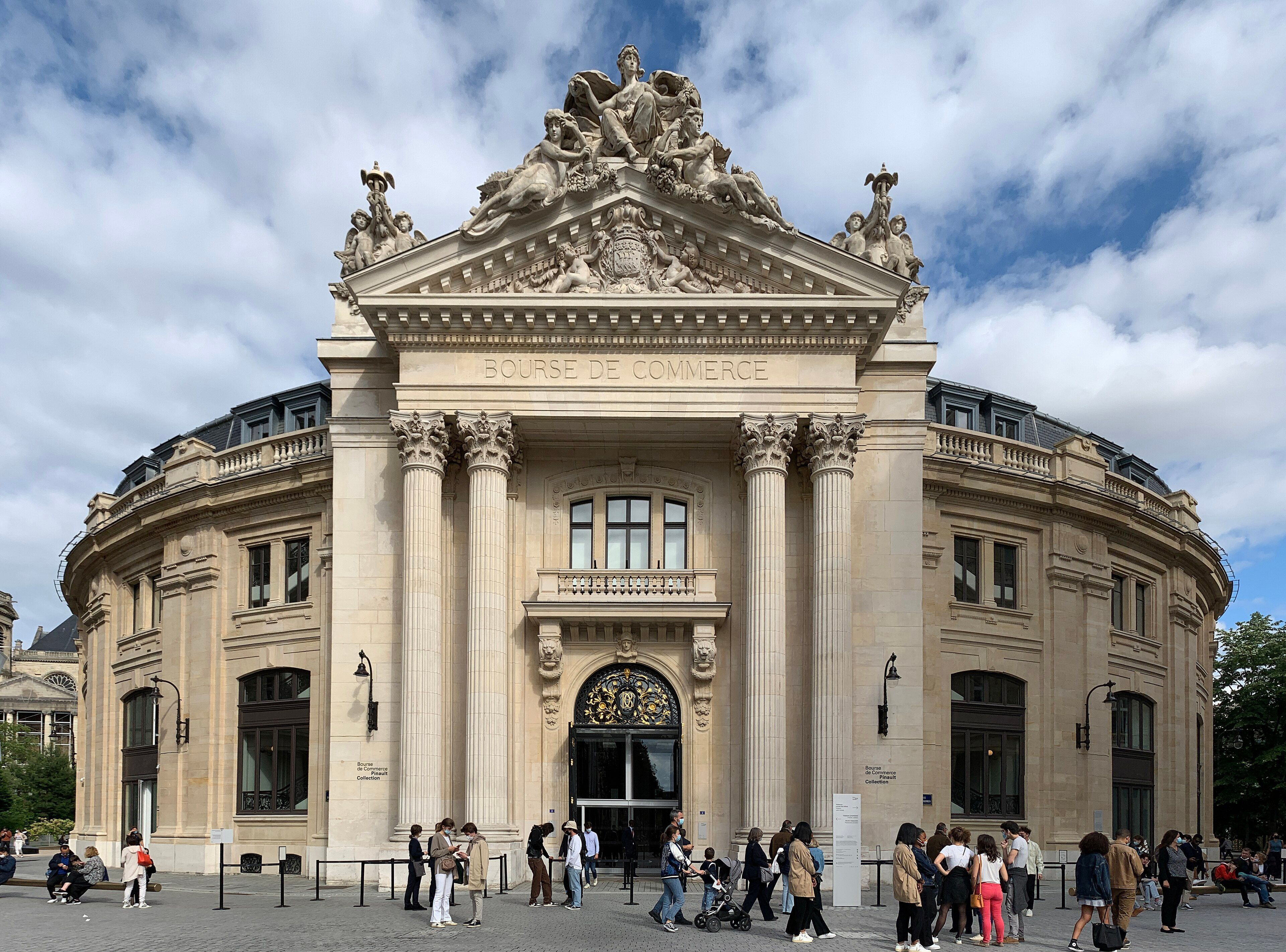 Bourse de Commerce - Pinault Collection - Go Friday at 19:00, Not Saturday at 15:00