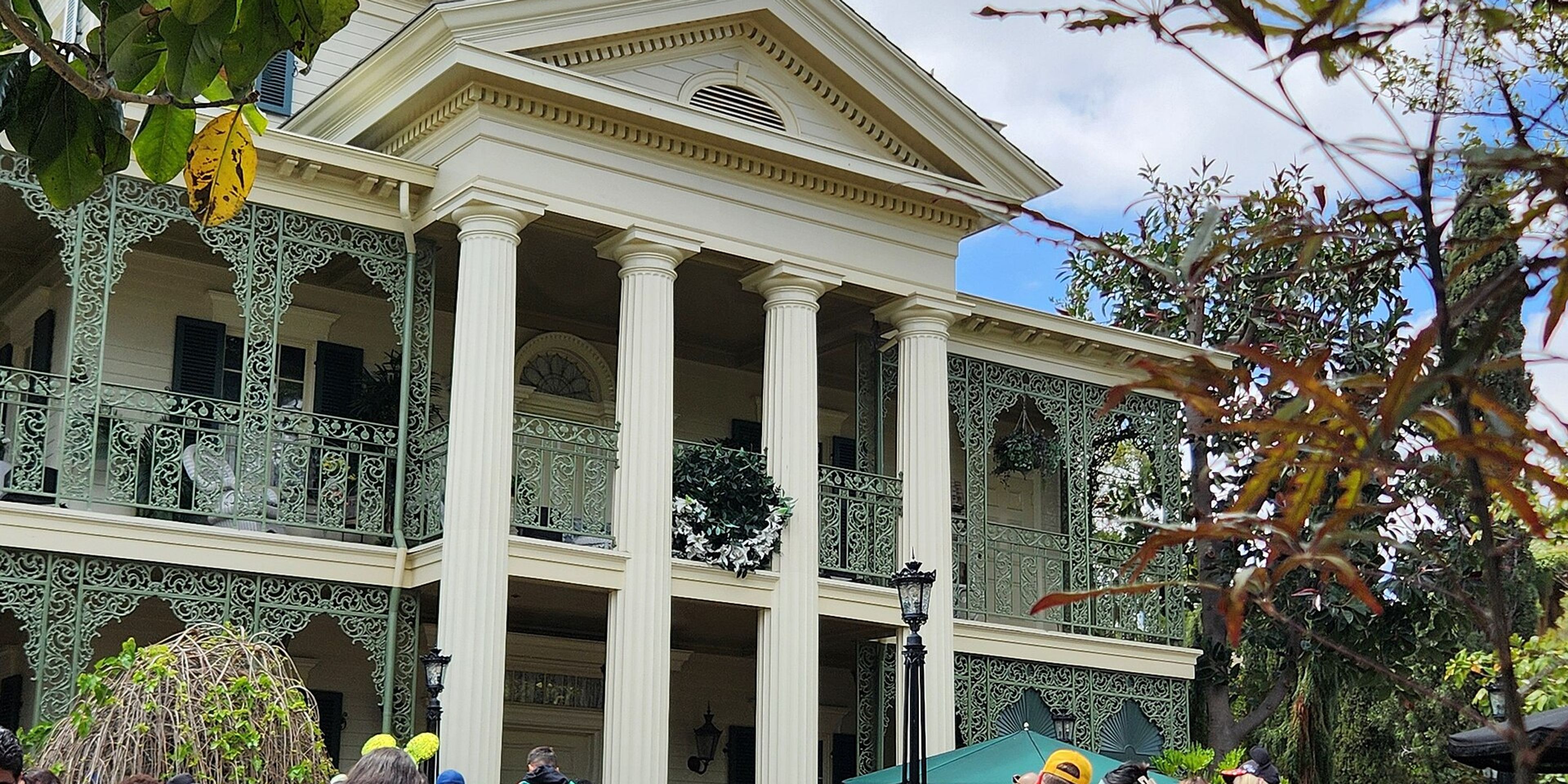 Hotels near The Mortuary Haunted Mansion