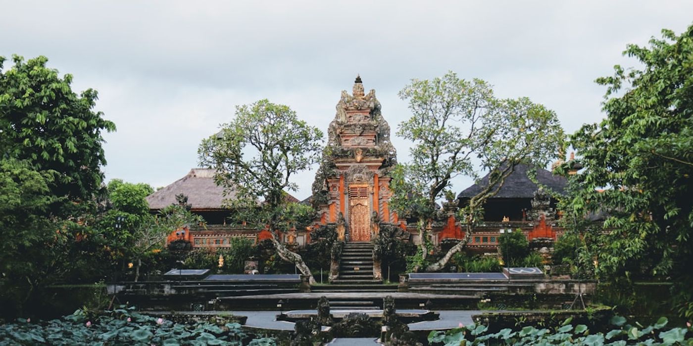 Hotels near Pura Taman Saraswati