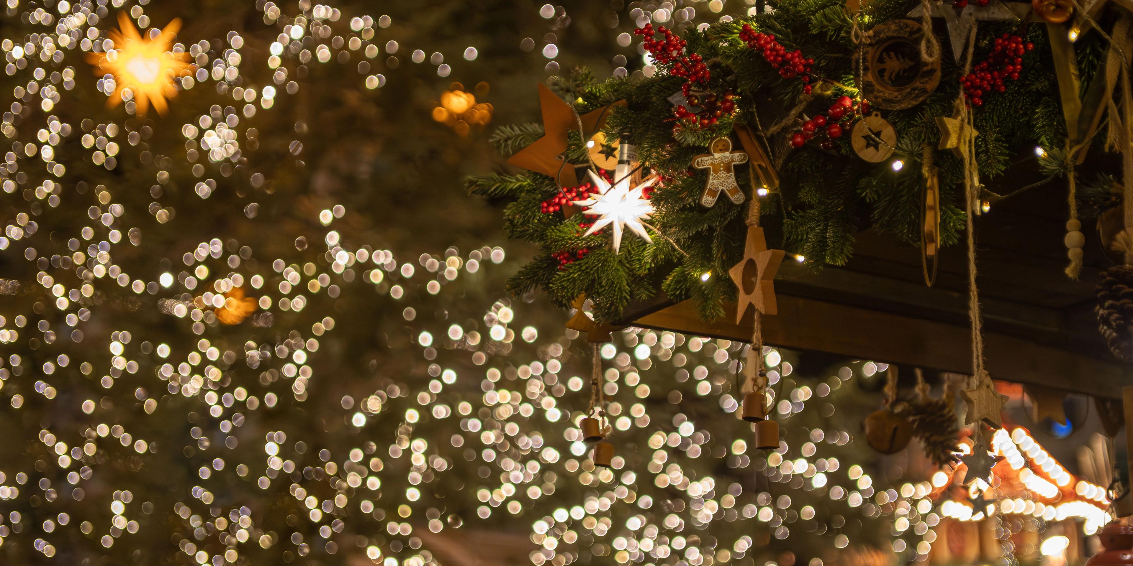 Hotels near Christkindlmarket Aurora at RiverEdge Park