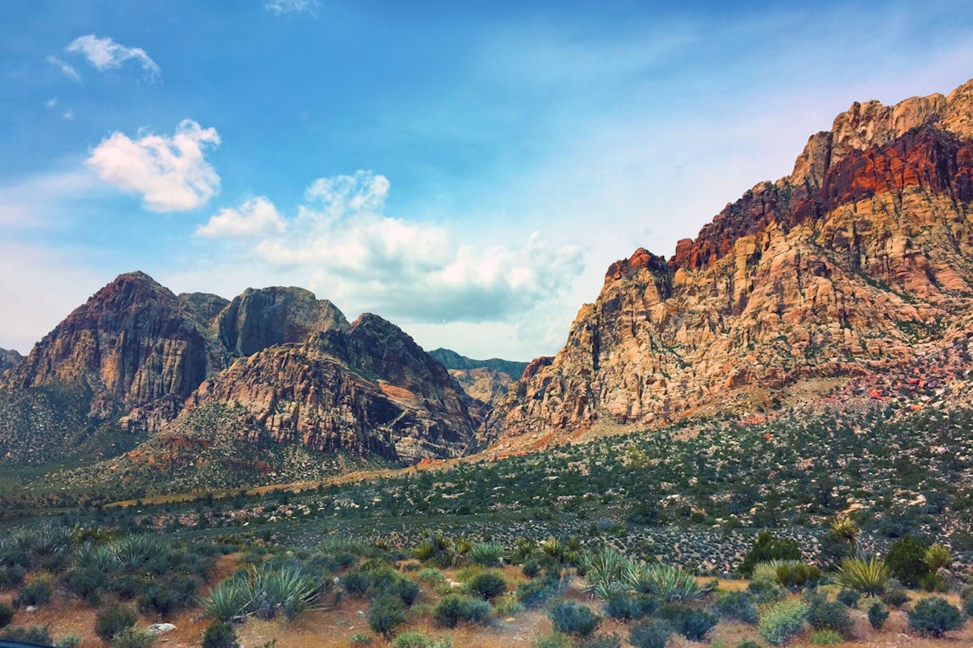 5 Best Canyon Hikes Near Las Vegas