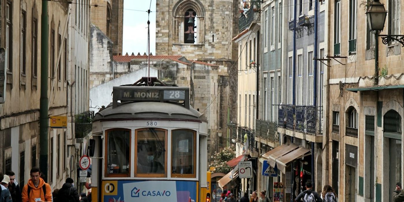 Hotels near Tram 28E