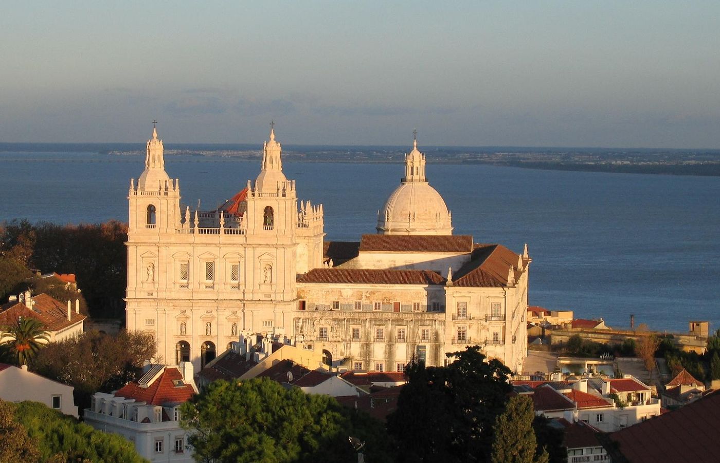 Mosteiro de São Vicente de Fora - 100,000 Tiles and a Roof Terrace Nobody Queues For