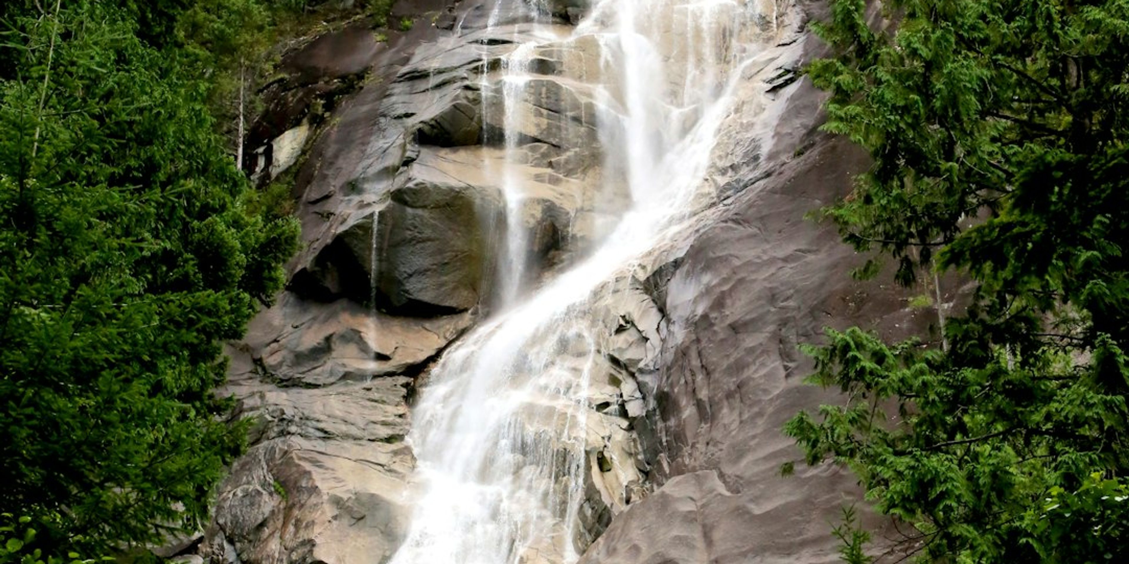 Hotels near Shannon Falls and the Sea to Summit Trail