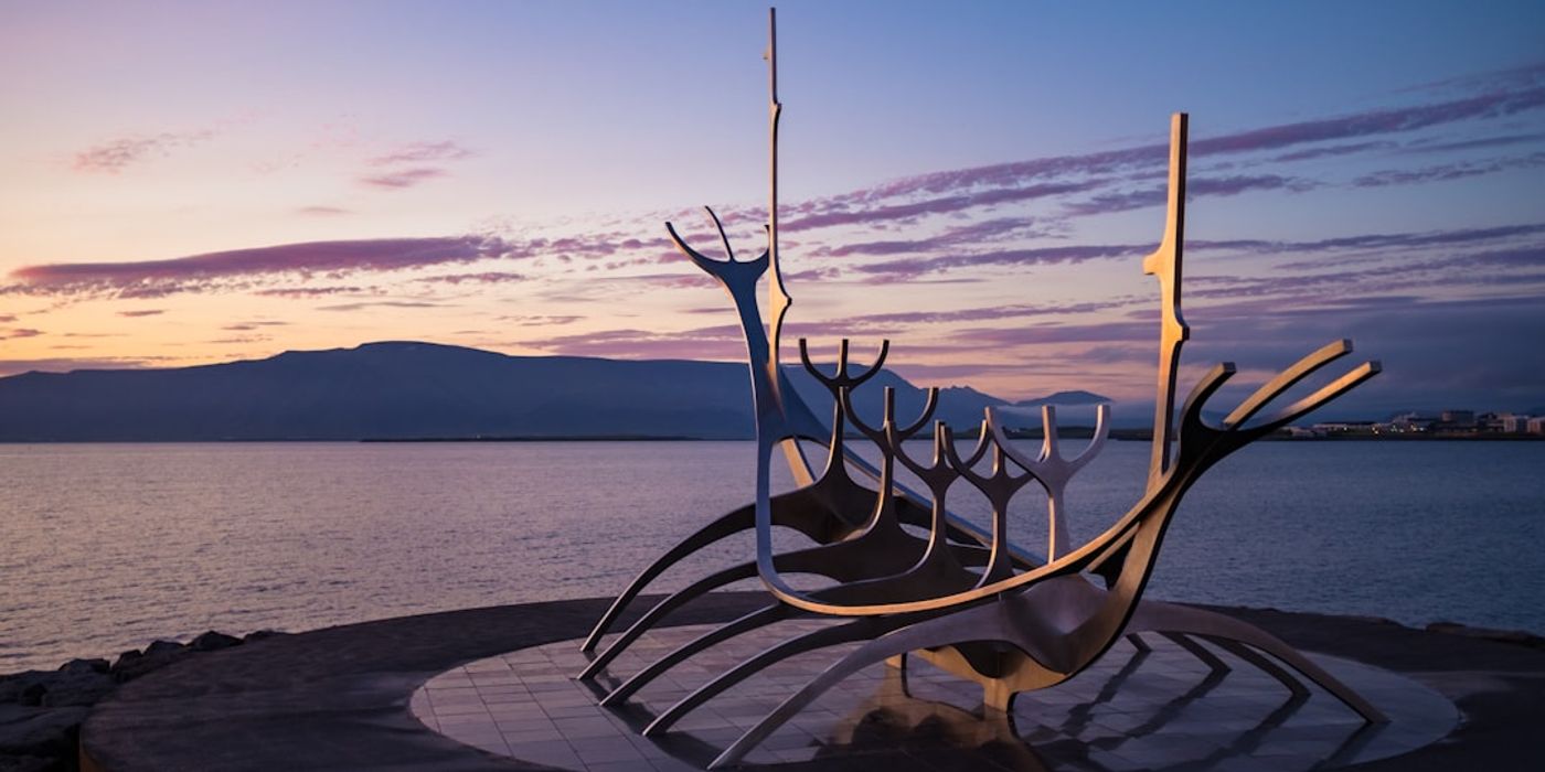 Hotels near Sun Voyager