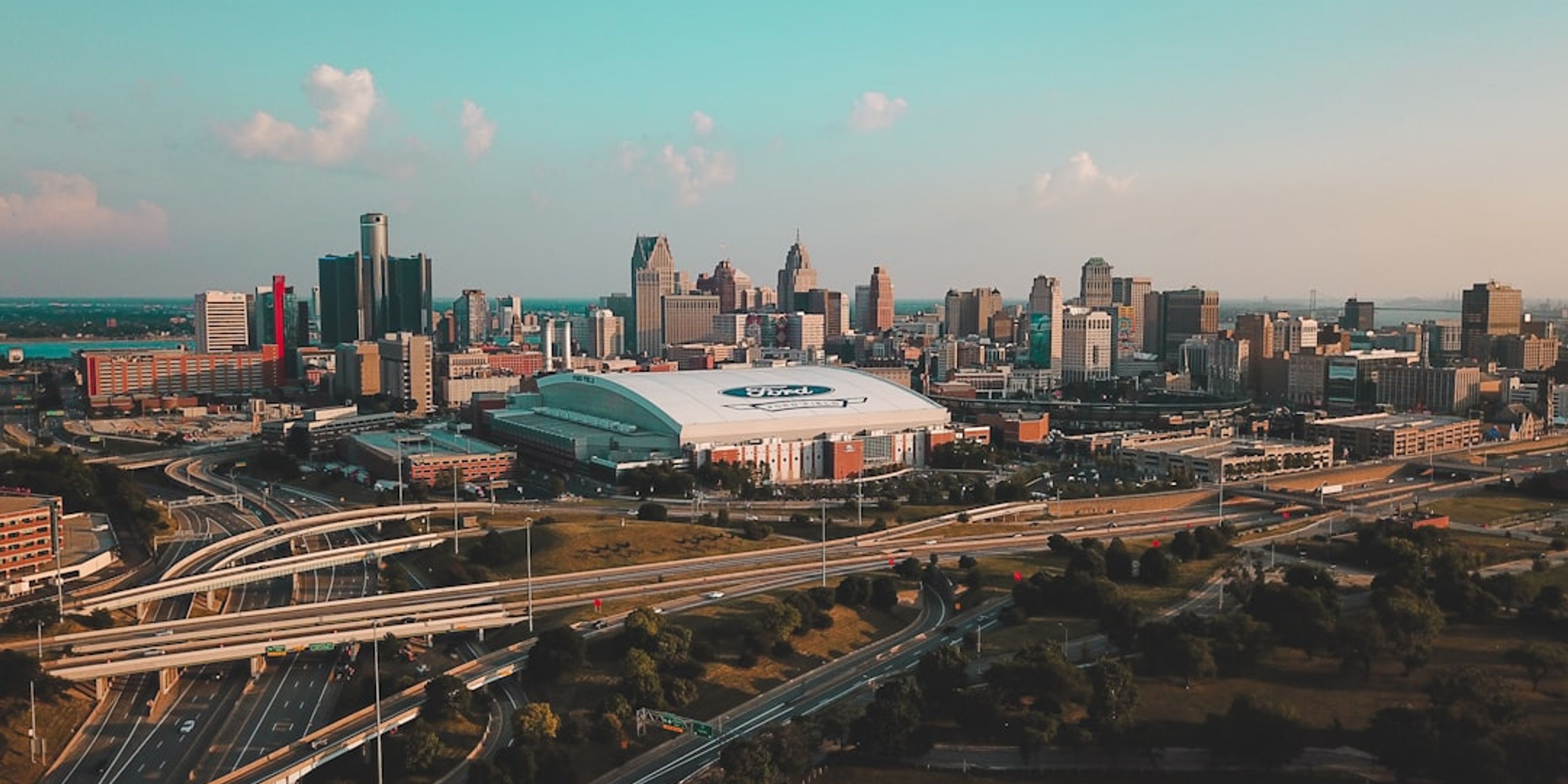 Detroit travel guides