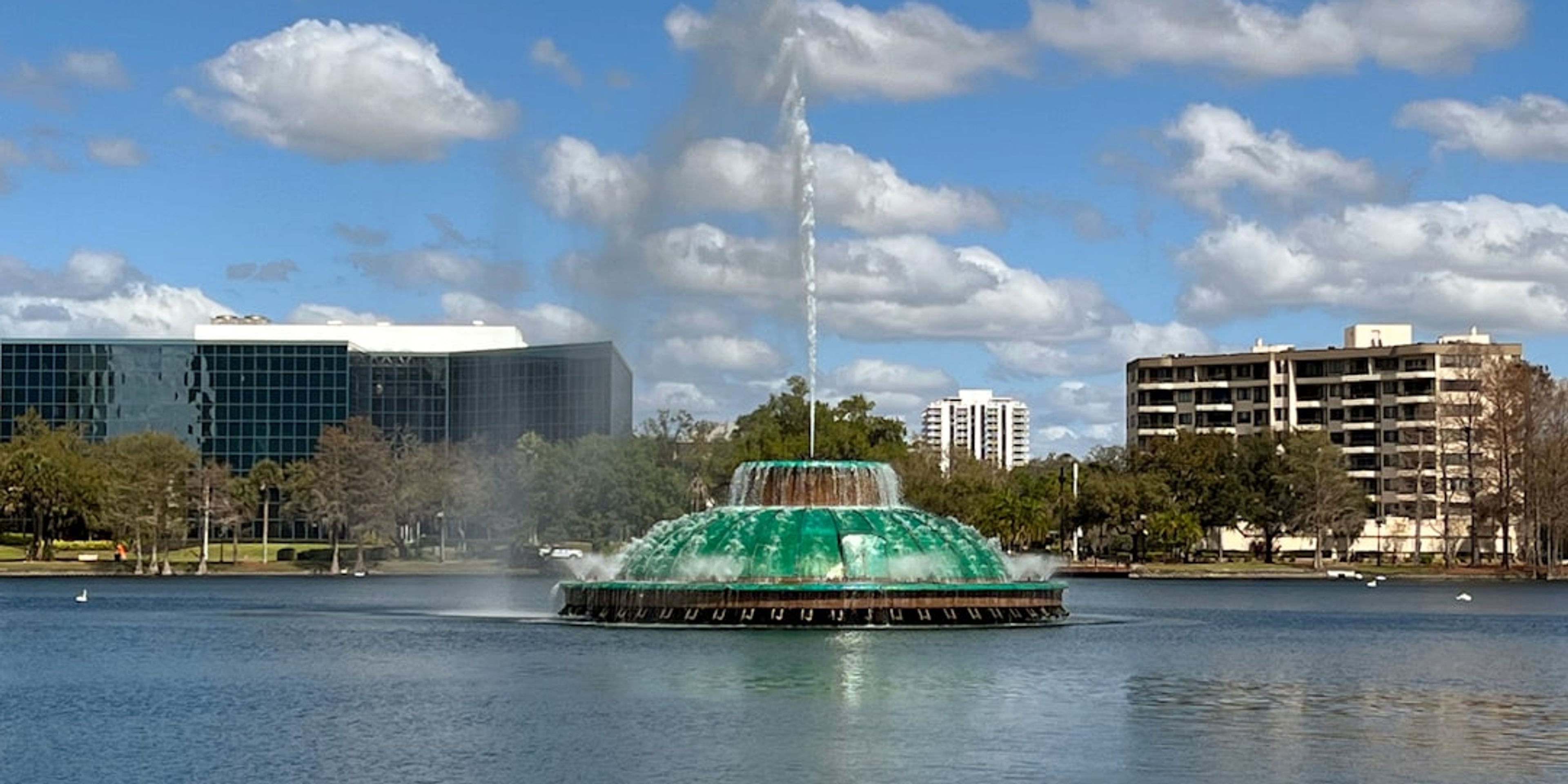 Hotels near Lake Eola Park