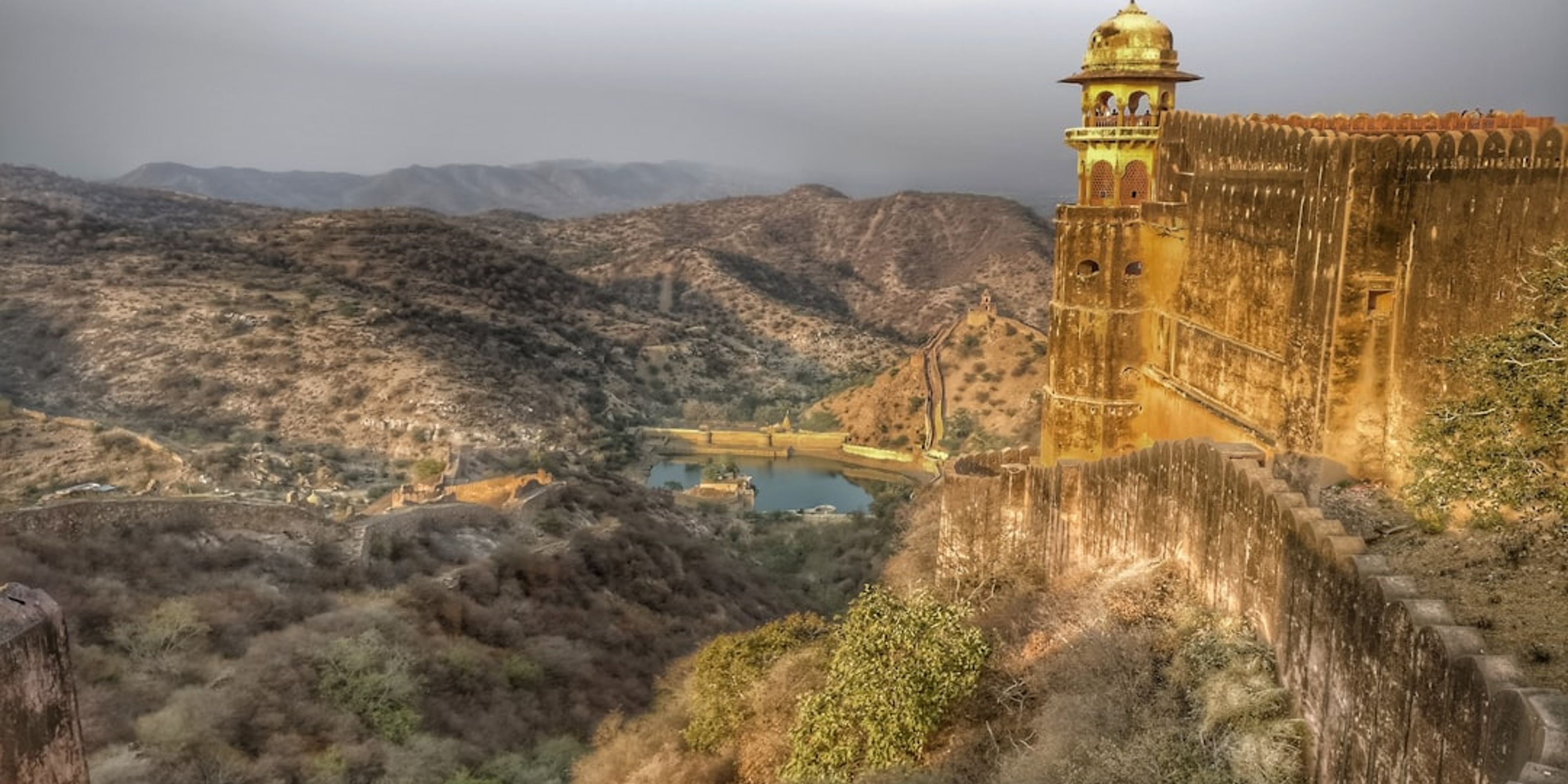 Hotels near Jaigarh Fort