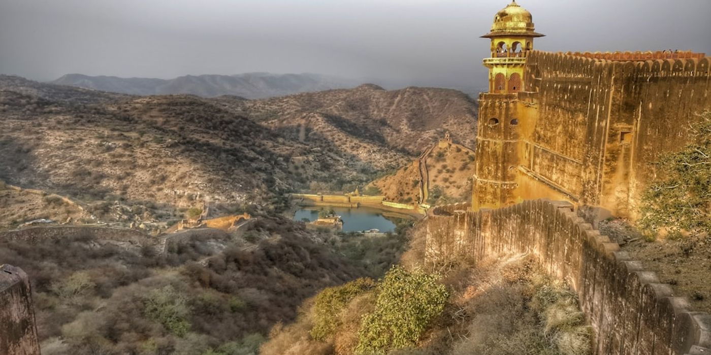 Hotels near Jaigarh Fort