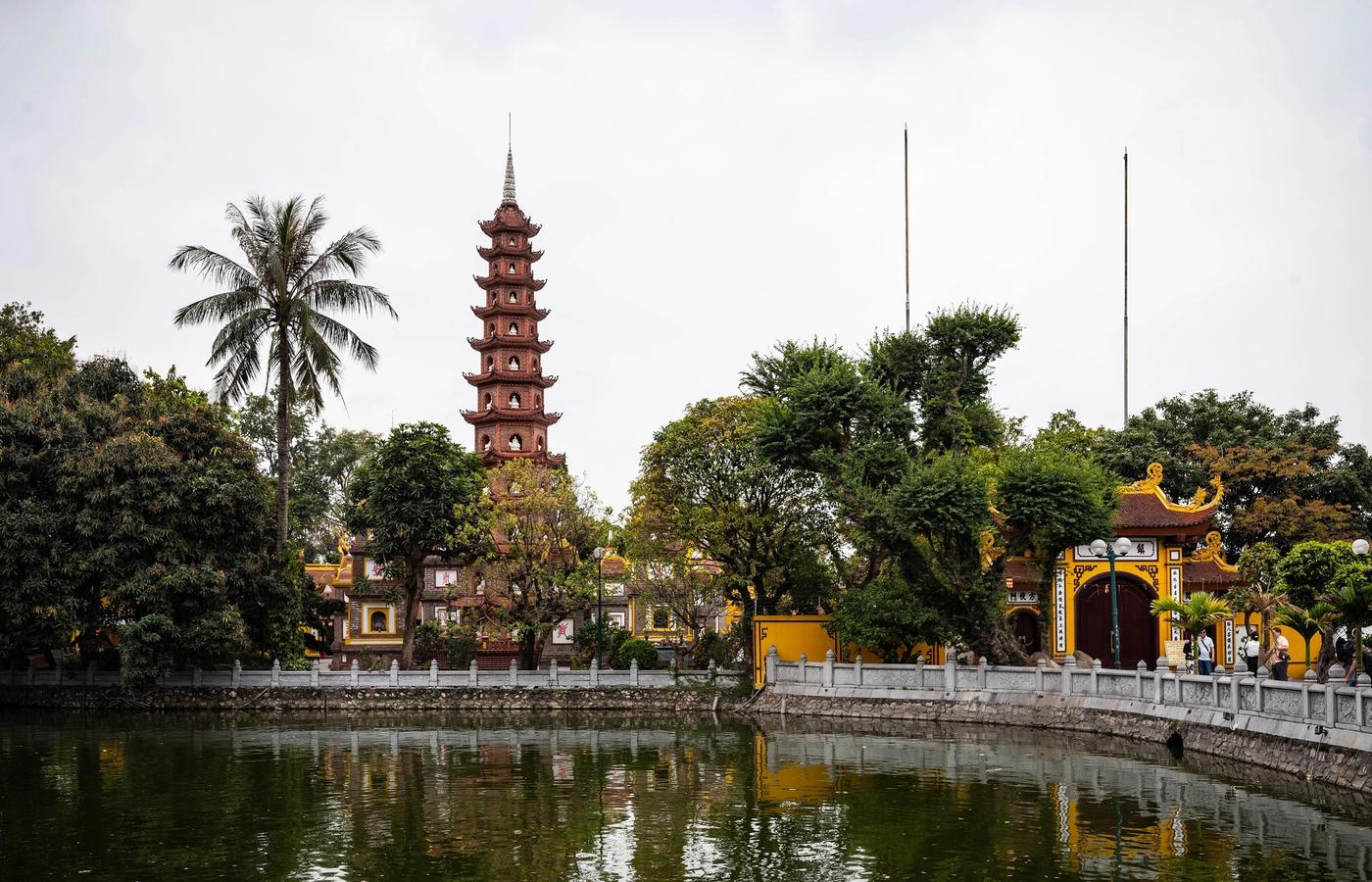 West Lake (Ho Tay) and Tran Quoc Pagoda
