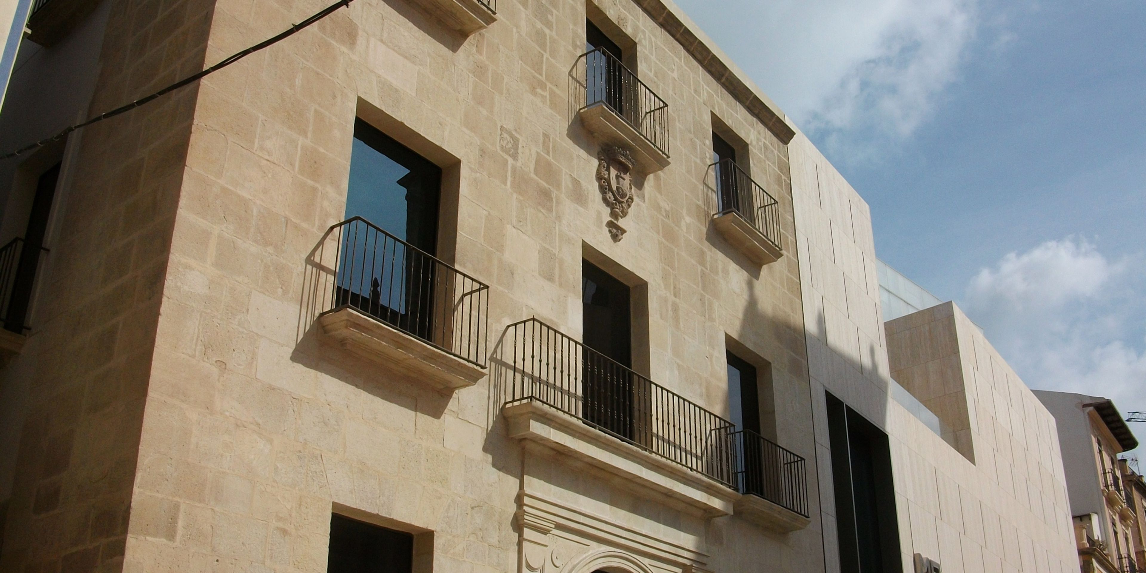Hotels near MACA