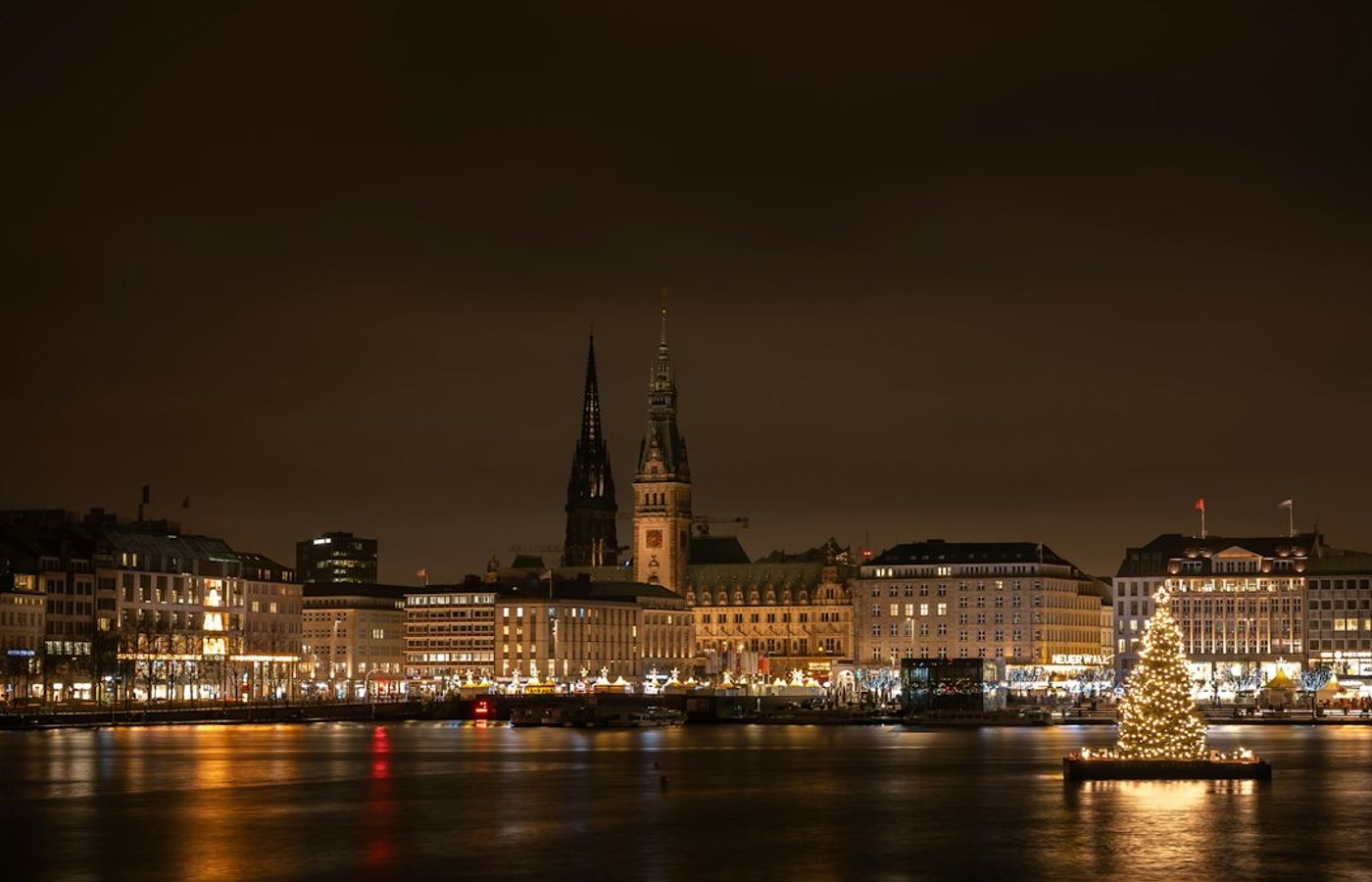 Winter Boat Trip on the Alster - Mulled Wine on the Water