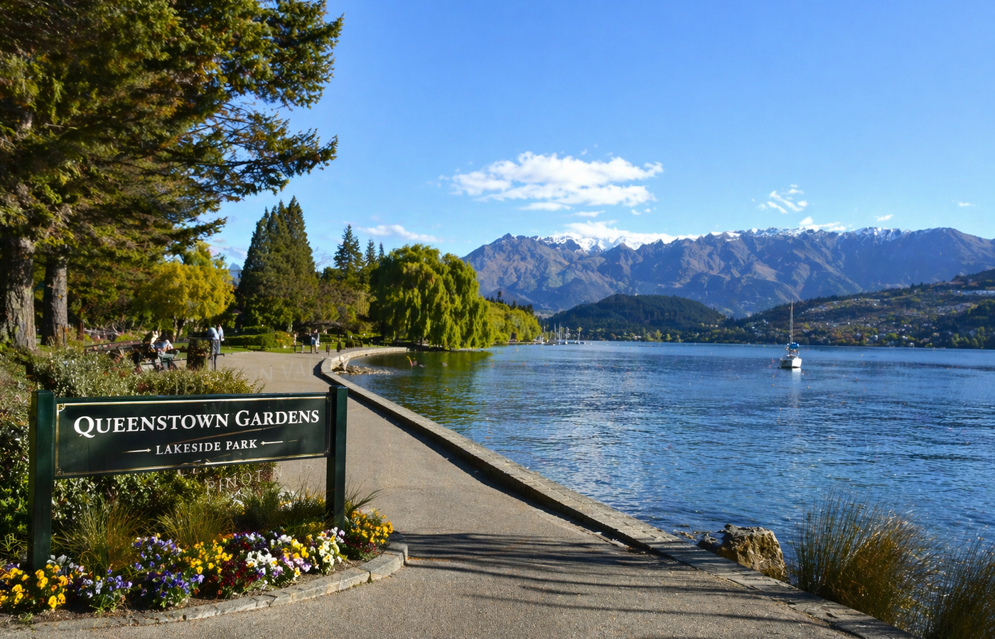 Queenstown Gardens - Lakeside Park on the Peninsula