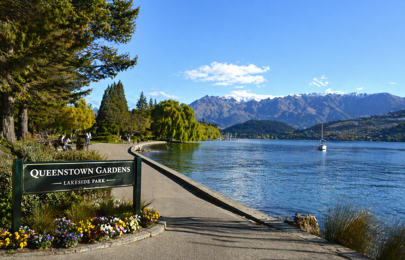Queenstown Gardens - Lakeside Park on the Peninsula