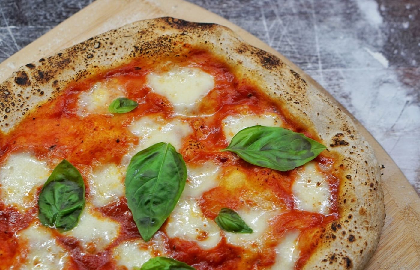 Eat Authentic Pizza Margherita in the Centro Storico