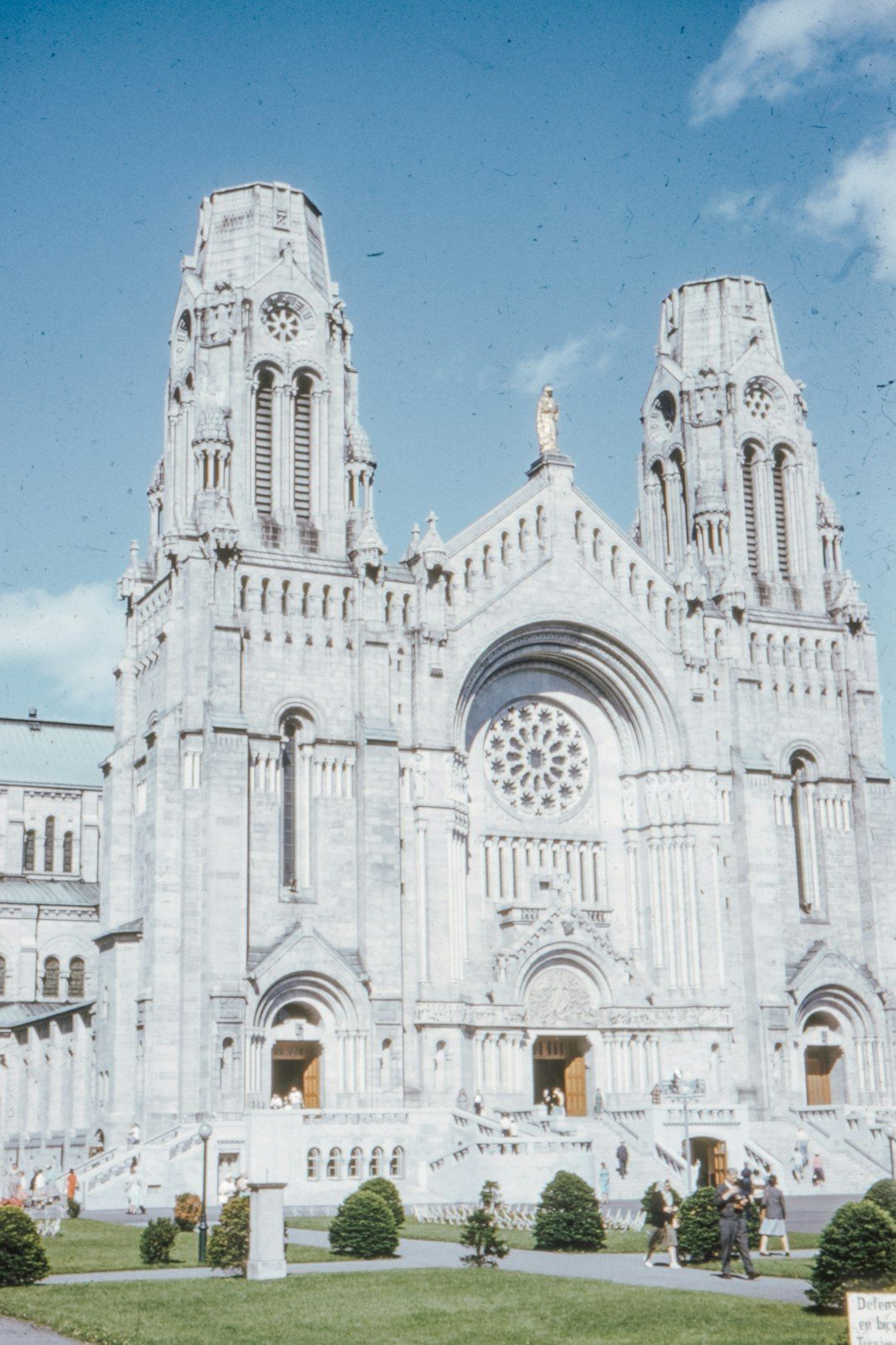 Basilique-Cathedrale Notre-Dame de Quebec - Free, and Three Minutes From Place d'Armes