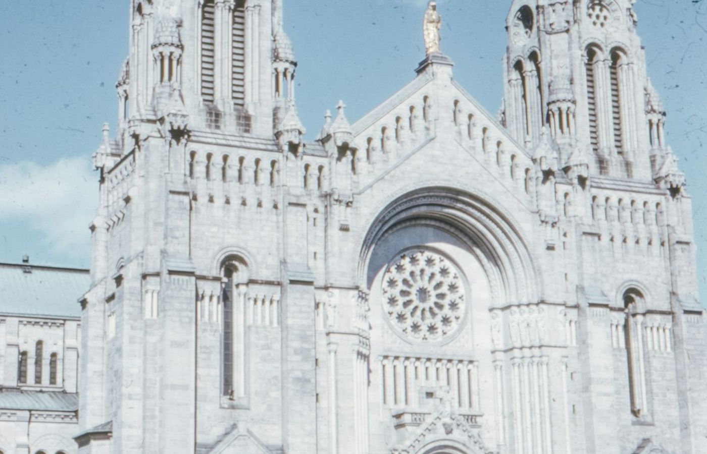 Basilique-Cathedrale Notre-Dame de Quebec - Free, and Three Minutes From Place d'Armes