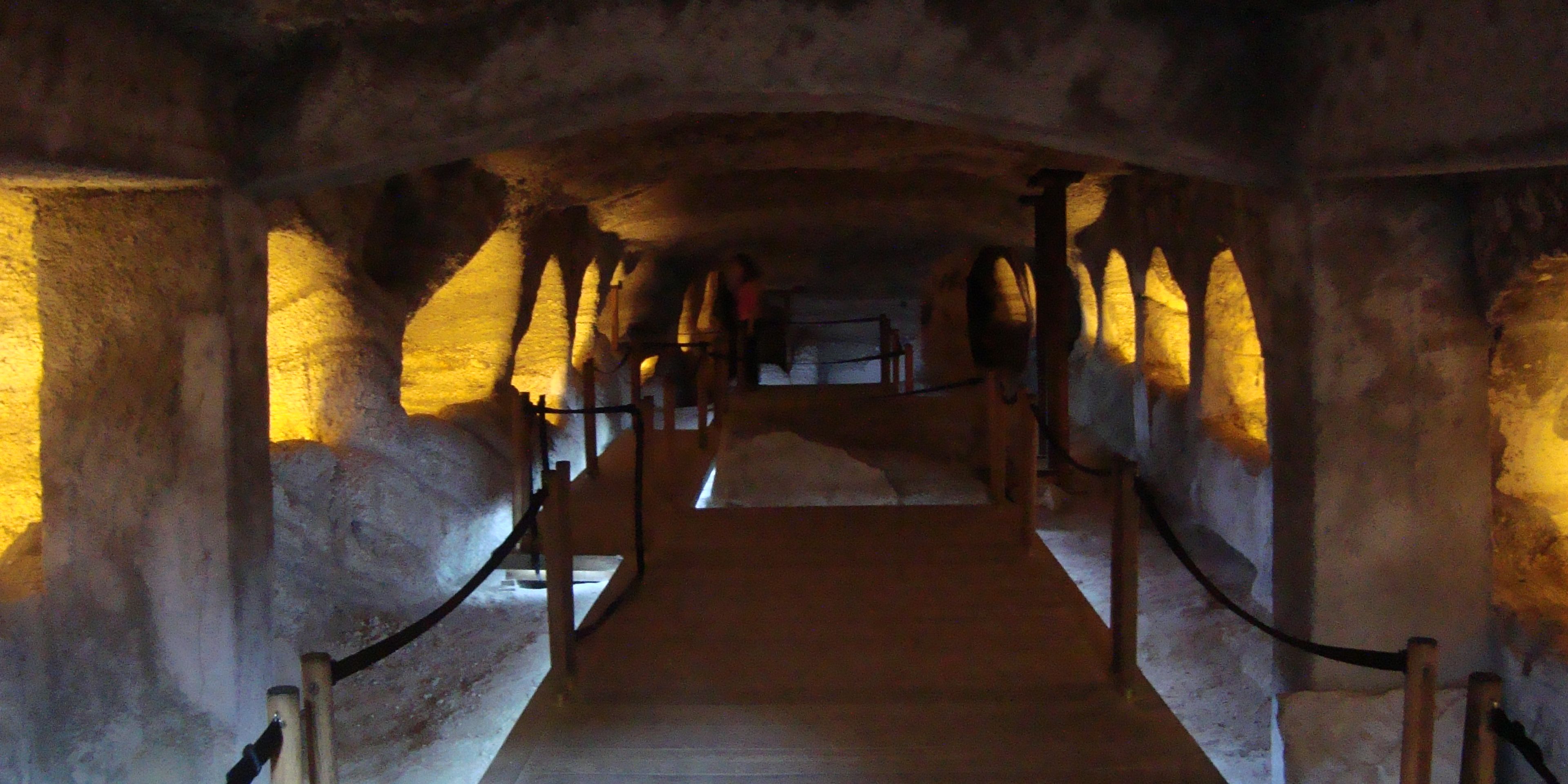Hotels near Ancient Theatre and Catacombs of Milos