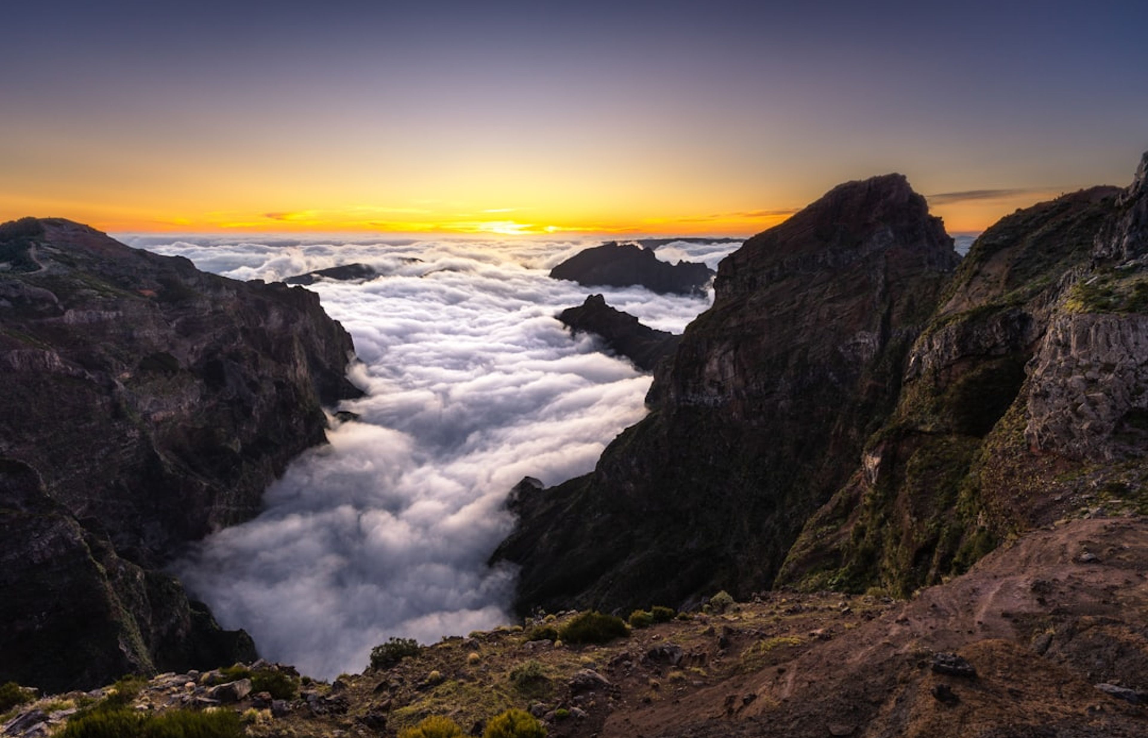 Pico do Arieiro to Pico Ruivo Trail - The Most Famous Hike in Madeira