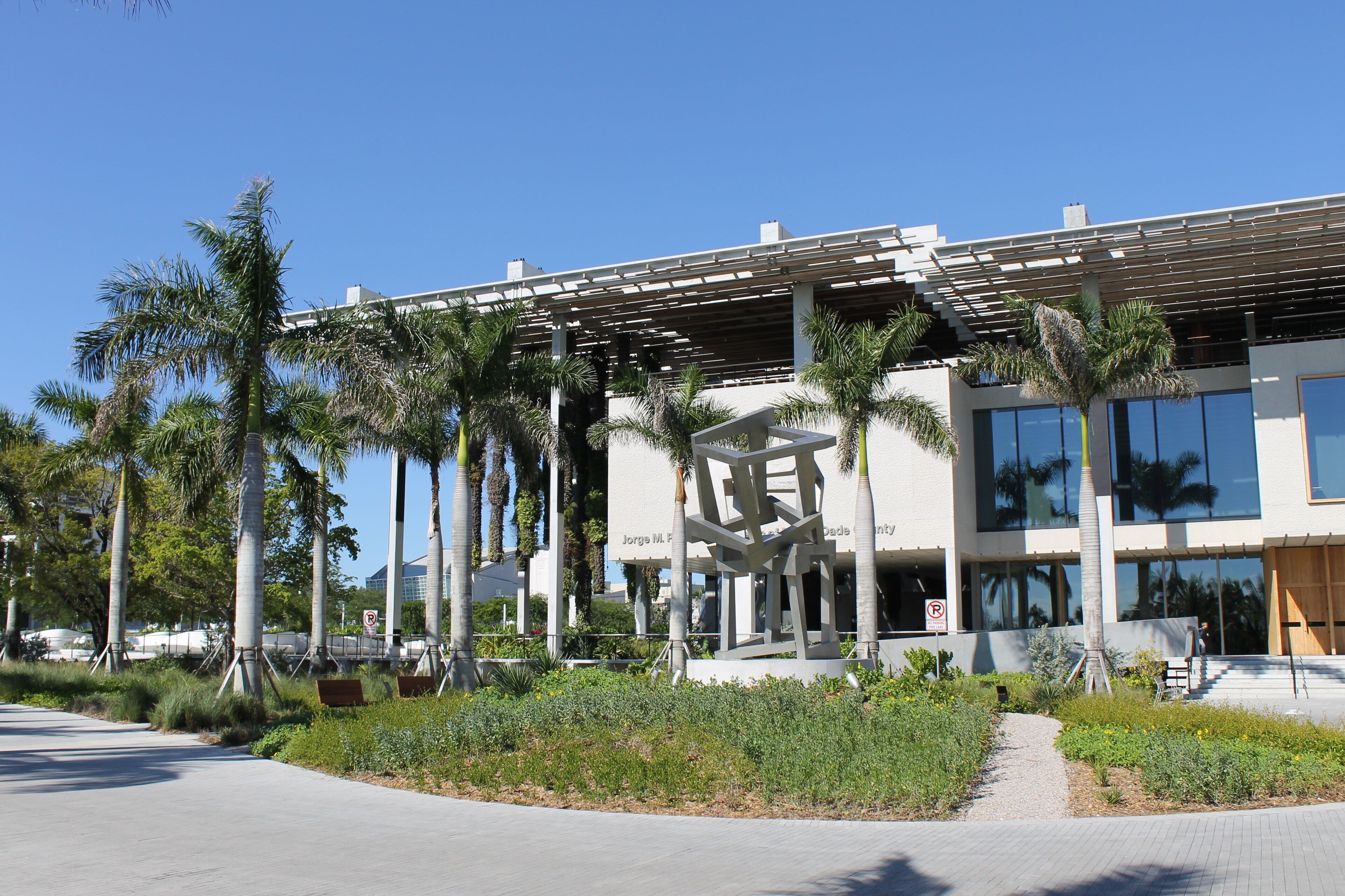 Perez Art Museum Miami - Modern Art Over Biscayne Bay