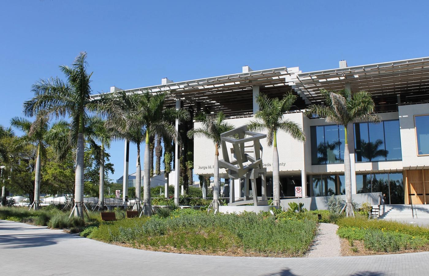 Perez Art Museum Miami - Modern Art Over Biscayne Bay